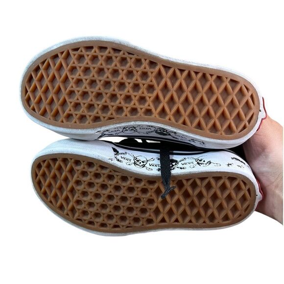 Vans Off The Wall Low Top Skull Sneakers - Picture 12 of 13